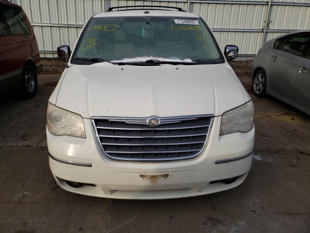 2A4RR6DX8AR240793 - 2010 CHRYSLER TOWN & CNT LIMITED WHITE photo 5