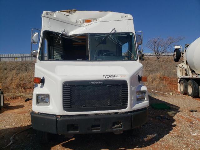 4UZA4FAD0YCG92864 - 2000 FREIGHTLINER CHASSIS M LINE WALK-IN VAN WHITE photo 5