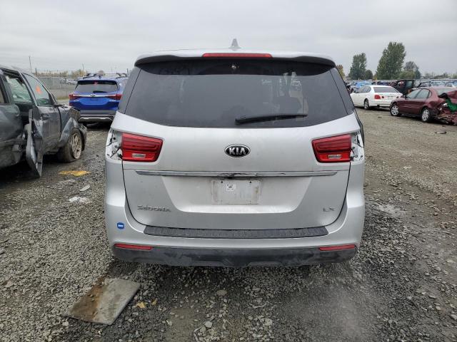 KNDMB5C17L6581771 - 2020 KIA SEDONA LX SILVER photo 6