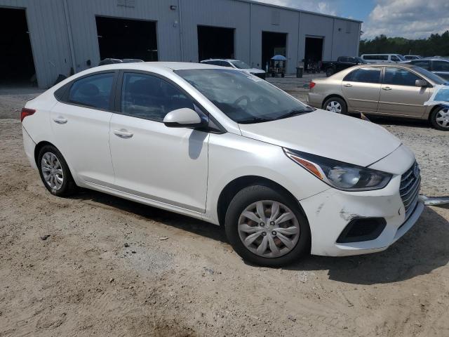 3KPC24A35KE062303 - 2019 HYUNDAI ACCENT SE WHITE photo 4
