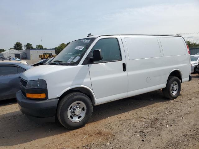 1GCWGAFG3J1339721 - 2018 CHEVROLET EXPRESS G2 WHITE photo 1