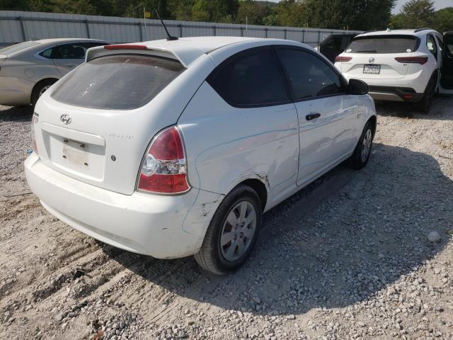 KMHCM36C58U080948 - 2008 HYUNDAI ACCENT GS WHITE photo 4