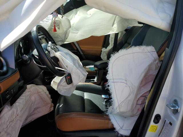 JTMNFREV5JJ723433 - 2018 TOYOTA RAV4 SE WHITE photo 7