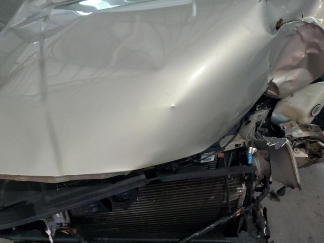 2MEFM74W84X676434 - 2004 MERCURY GRAND MARQUIS GS CREAM photo 11