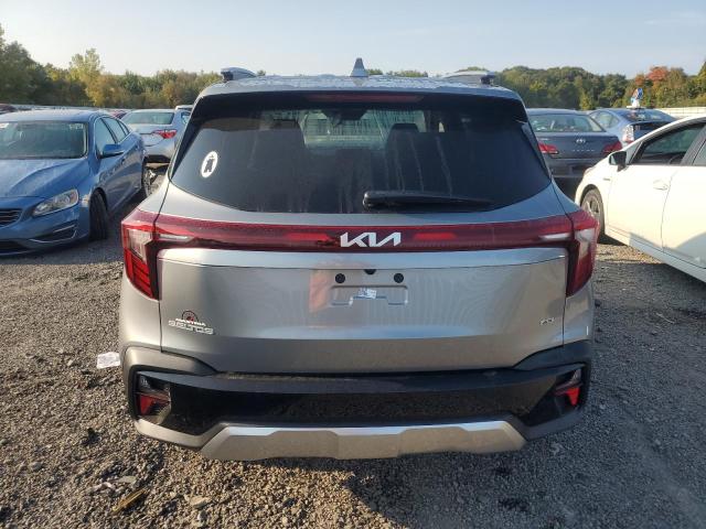 KNDEUCAA9S7679960 - 2025 KIA SELTOS S GRAY photo 6