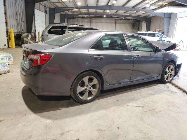 4T1BK1FK7EU549000 - 2014 TOYOTA CAMRY SE GRAY photo 3