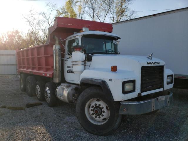 1M2P264C5YM030353 - 2000 MACK 600 RD600 WHITE photo 1