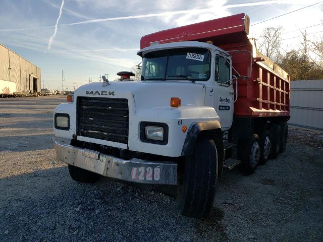 1M2P264C5YM030353 - 2000 MACK 600 RD600 WHITE photo 2