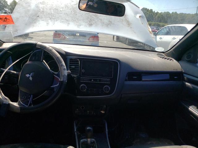 JA4AD3A30KZ028778 - 2019 MITSUBISHI OUTLANDER SE WHITE photo 8