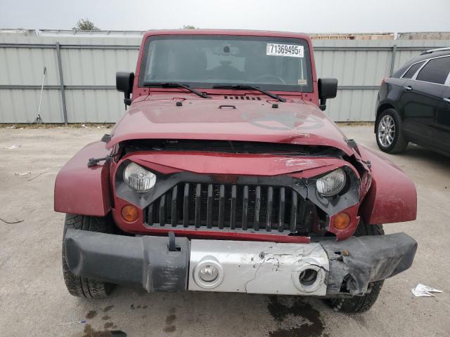 1C4BJWEG2DL551095 - 2013 JEEP WRANGLER UNLIMITED SAHARA MAROON photo 5