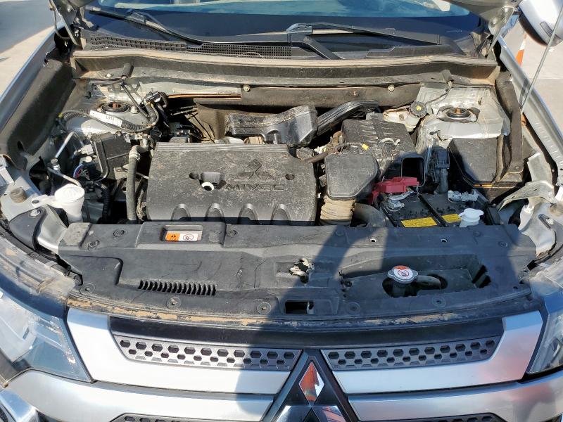 JA4AZ3A30LZ026922 - 2020 MITSUBISHI OUTLANDER SE SILVER photo 12