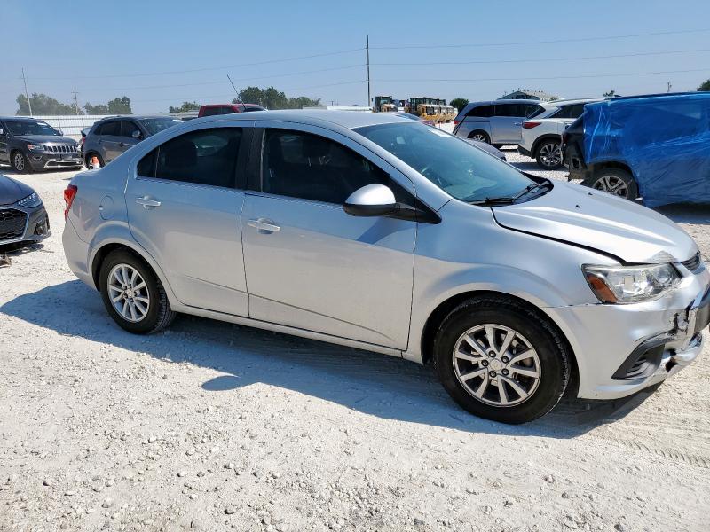 1G1JD5SH7J4140784 - 2018 CHEVROLET SONIC LT فضي صورة 4