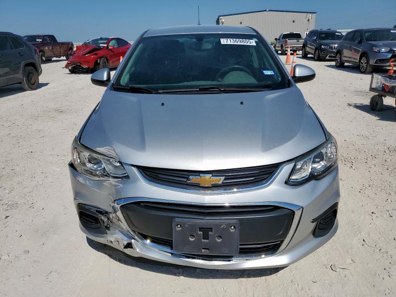 1G1JD5SH7J4140784 - 2018 CHEVROLET SONIC LT فضي صورة 5