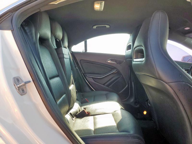 WDDSJ4EB0JN616329 - 2018 MERCEDES-BENZ CLA 250 Белый фото 10