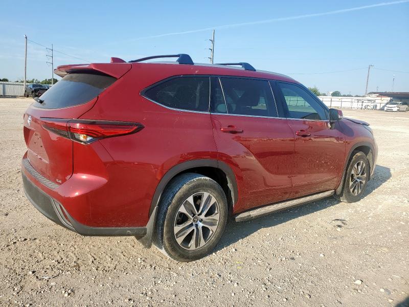 5TDGZRAH9NS118825 - 2022 TOYOTA HIGHLANDER XLE Qırmızı foto 3