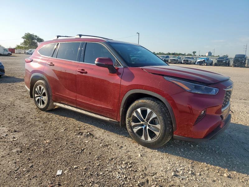 5TDGZRAH9NS118825 - 2022 TOYOTA HIGHLANDER XLE Qırmızı foto 4