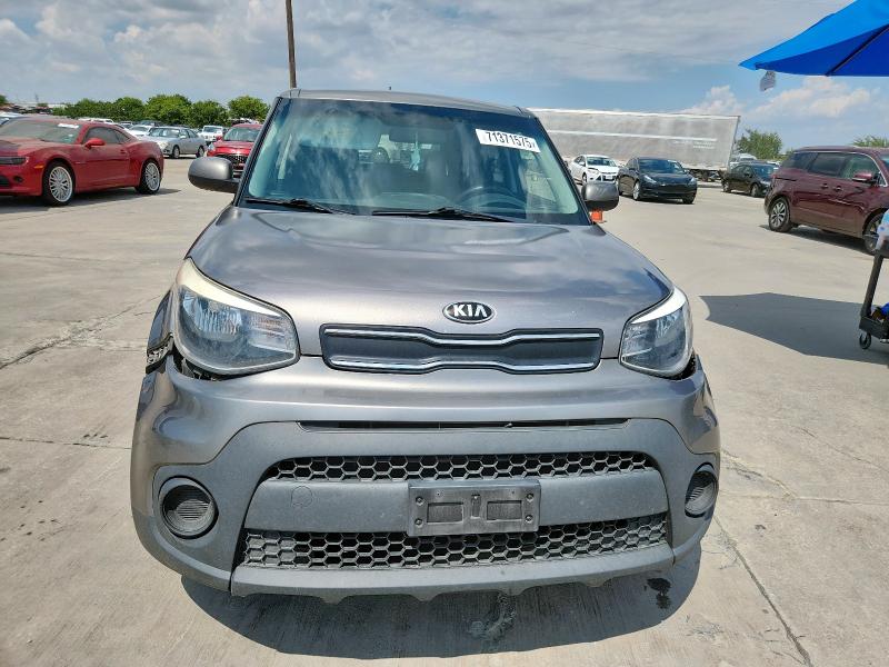 KNDJN2A2XK7693512 - 2019 KIA SOUL Серый фото 5