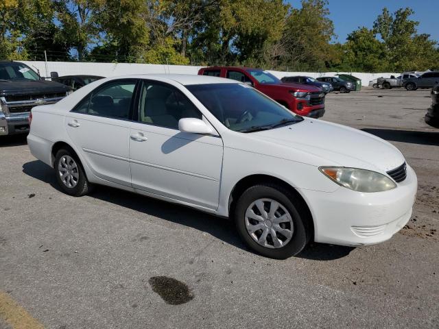 4T1BE32K45U007619 - 2005 TOYOTA CAMRY LE თეთრი ფოტო 4