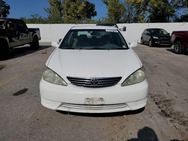 4T1BE32K45U007619 - 2005 TOYOTA CAMRY LE თეთრი ფოტო 5
