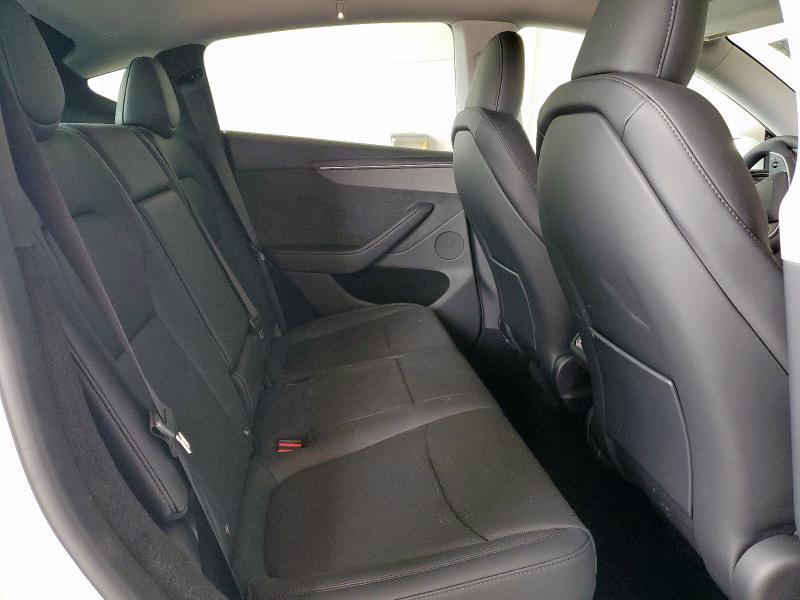 7SAYGDED5TA449472 - 2026 TESLA MODEL Y WHITE photo 10