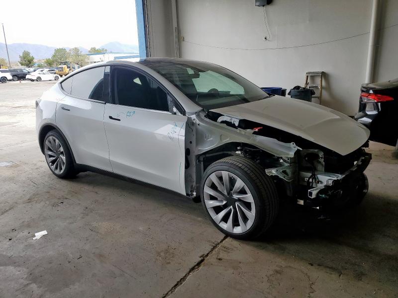 7SAYGDED5TA449472 - 2026 TESLA MODEL Y WHITE photo 4
