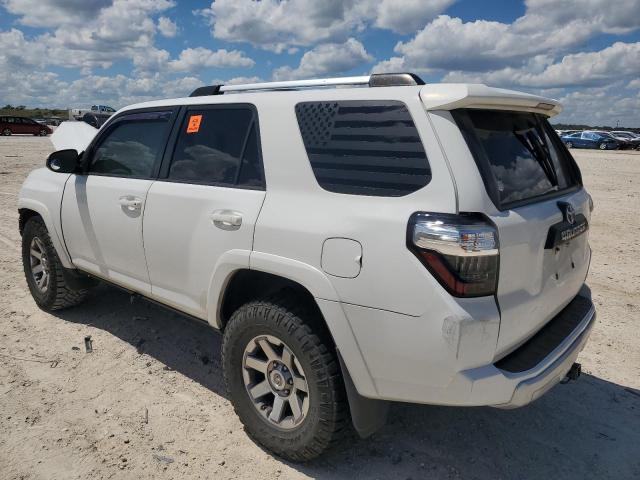 JTEBU5JR4E5154496 - 2014 TOYOTA 4RUNNER SR5 WHITE photo 2