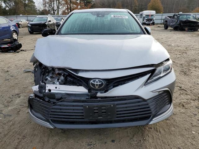 4T1C11AK4NU642278 - 2022 TOYOTA CAMRY LE GRAY photo 5