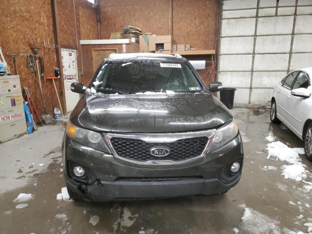 5XYKTCA15BG155598 - 2011 KIA SORENTO BASE BLACK photo 5