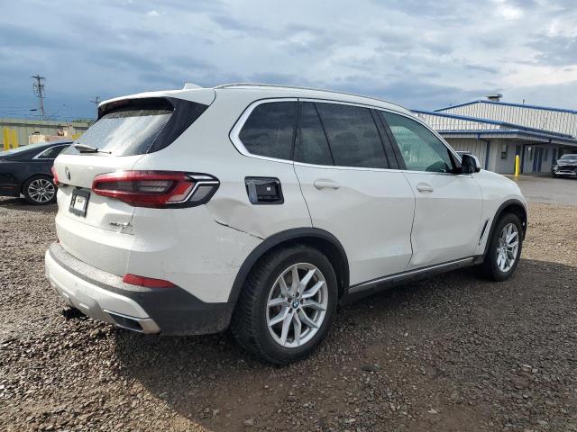 5UXCR6C58KLL11303 - 2019 BMW X5 XDRIVE40I WHITE photo 3