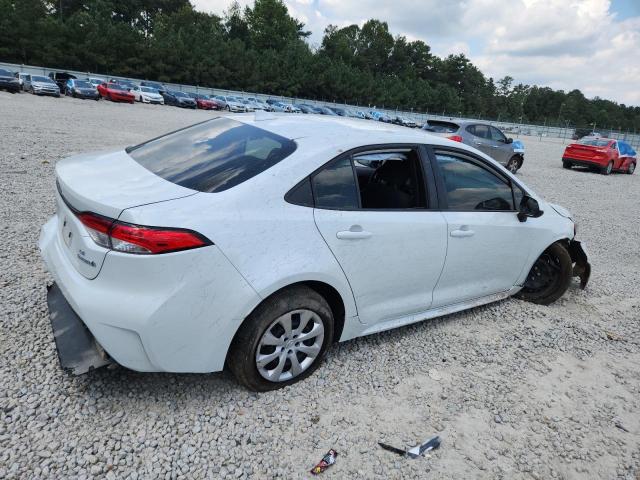JTDBCMFE0R3053433 - 2024 TOYOTA COROLLA LE WHITE photo 3