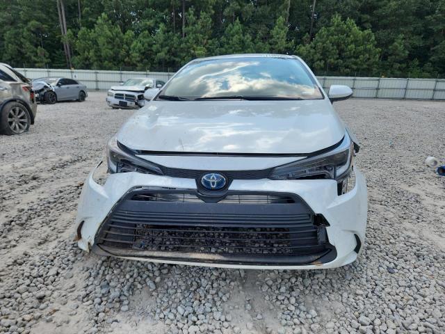 JTDBCMFE0R3053433 - 2024 TOYOTA COROLLA LE WHITE photo 5