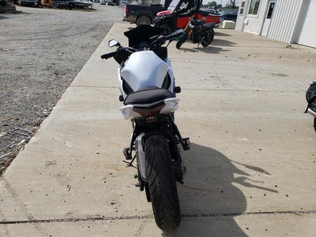 JKAEXEE11FDA19543 - 2015 KAWASAKI EX650-E E WHITE photo 4