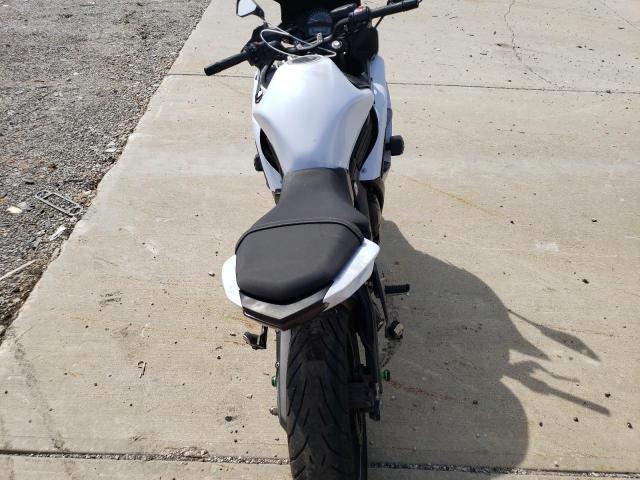 JKAEXEE11FDA19543 - 2015 KAWASAKI EX650-E E WHITE photo 6