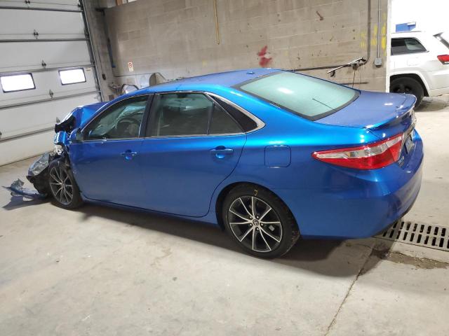 4T1BF1FK1HU796313 - 2017 TOYOTA CAMRY LE BLUE photo 2