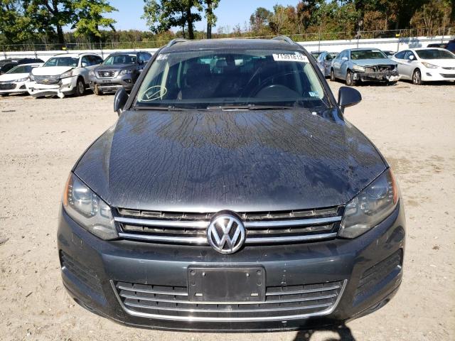 WVGEP9BP5DD004796 - 2013 VOLKSWAGEN TOUAREG V6 TDI GRAY photo 5