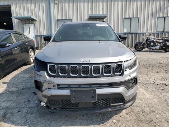 3C4NJDBN1RT606457 - 2024 JEEP COMPASS LATITUDE SILVER photo 5