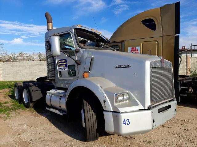 1XKDD49X69J255910 - 2009 KENWORTH CONSTRUCTI T800 WHITE photo 1