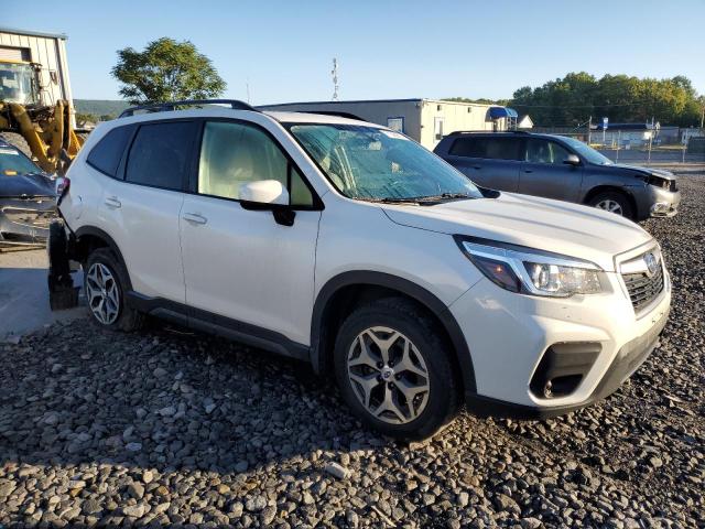 JF2SKAJC3LH471729 - 2020 SUBARU FORESTER PREMIUM WHITE photo 4