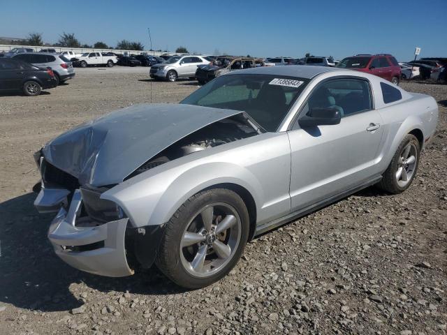 1ZVFT80N665181044 - 2006 FORD MUSTANG SILVER photo 1