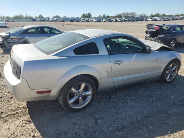 1ZVFT80N665181044 - 2006 FORD MUSTANG SILVER photo 3