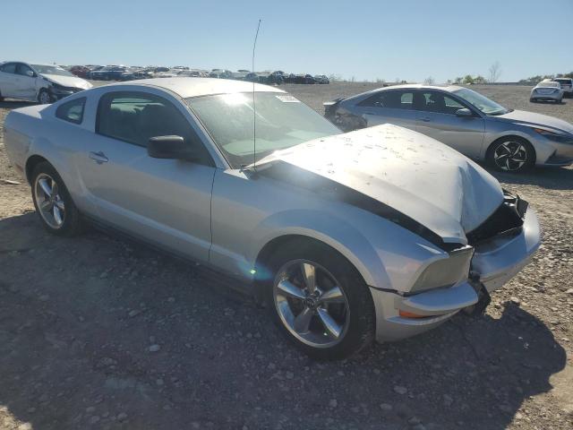 1ZVFT80N665181044 - 2006 FORD MUSTANG SILVER photo 4