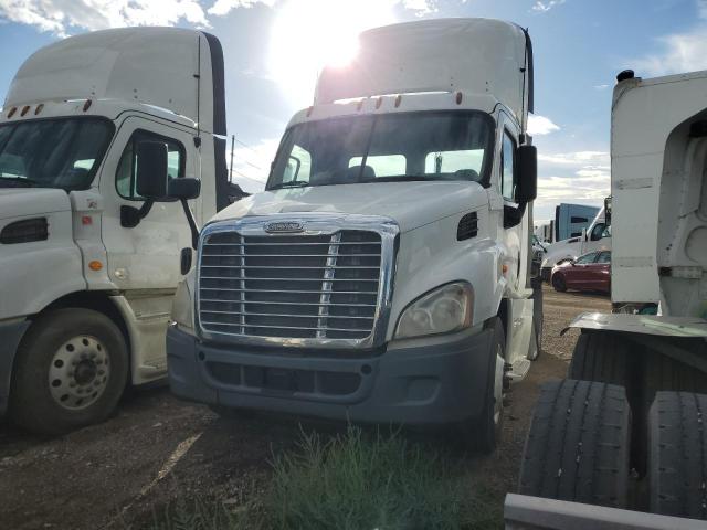 3AKBGADV2GSGU9372 - 2016 FREIGHTLINER CASCADIA 1 WHITE photo 2