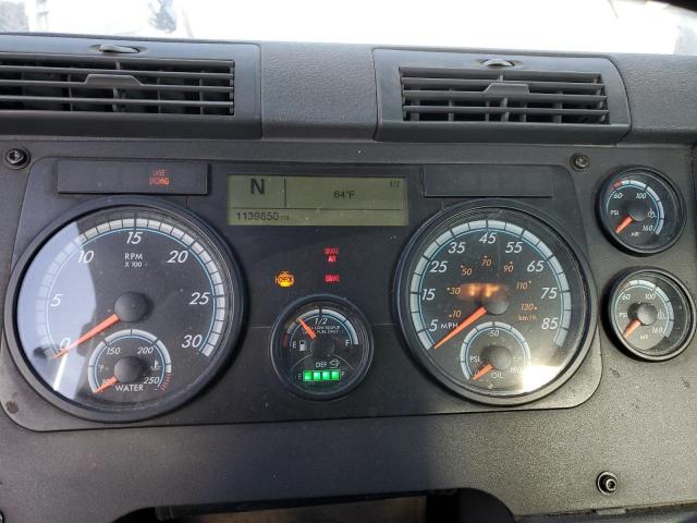 3AKBGADV2GSGU9372 - 2016 FREIGHTLINER CASCADIA 1 WHITE photo 8