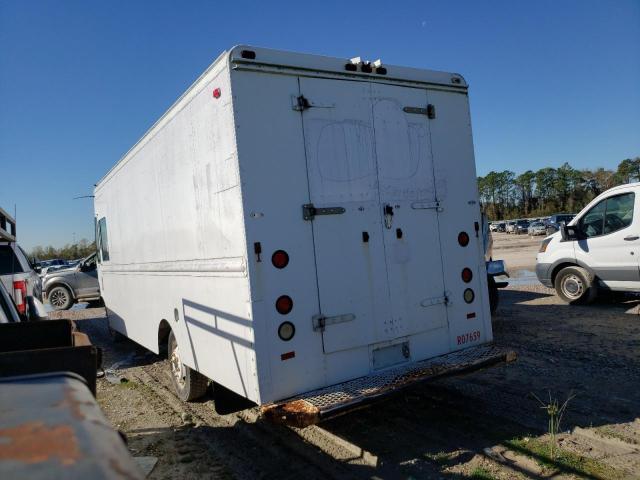 4UZAAMC634CM96680 - 2004 FREIGHTLINER CHASSIS M LINE WALK-IN VAN WHITE photo 2