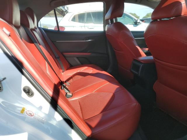 4T1B11HK9JU116272 - 2018 TOYOTA CAMRY L WHITE photo 10