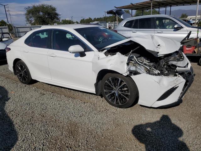 4T1B11HK9JU116272 - 2018 TOYOTA CAMRY L WHITE photo 4