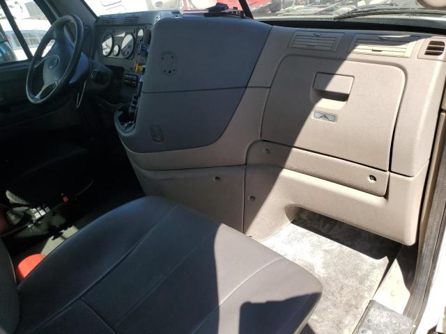 3AKBGADV1GSHB2411 - 2016 FREIGHTLINER CASCADIA 1 WHITE photo 5