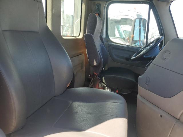 3AKBGADV1GSHB2411 - 2016 FREIGHTLINER CASCADIA 1 WHITE photo 6