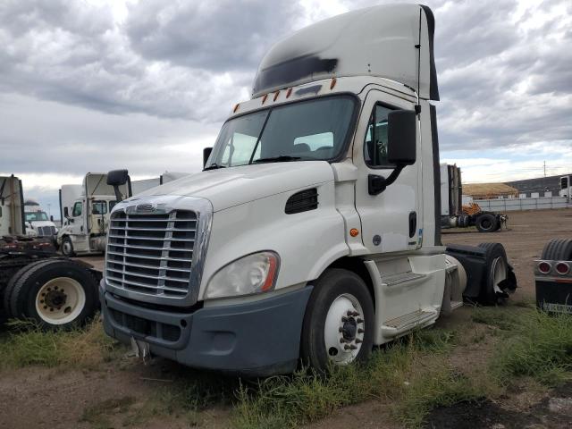 3AKBGADV8GSHB2518 - 2016 FREIGHTLINER CASCADIA 1 WHITE photo 2