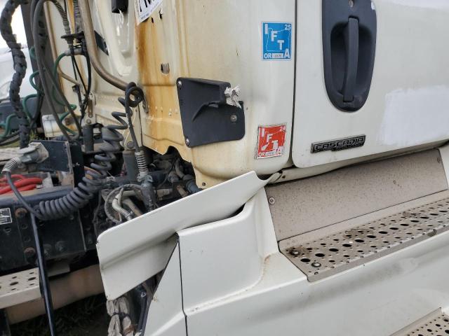 3AKBGADV8GSHB2518 - 2016 FREIGHTLINER CASCADIA 1 WHITE photo 9